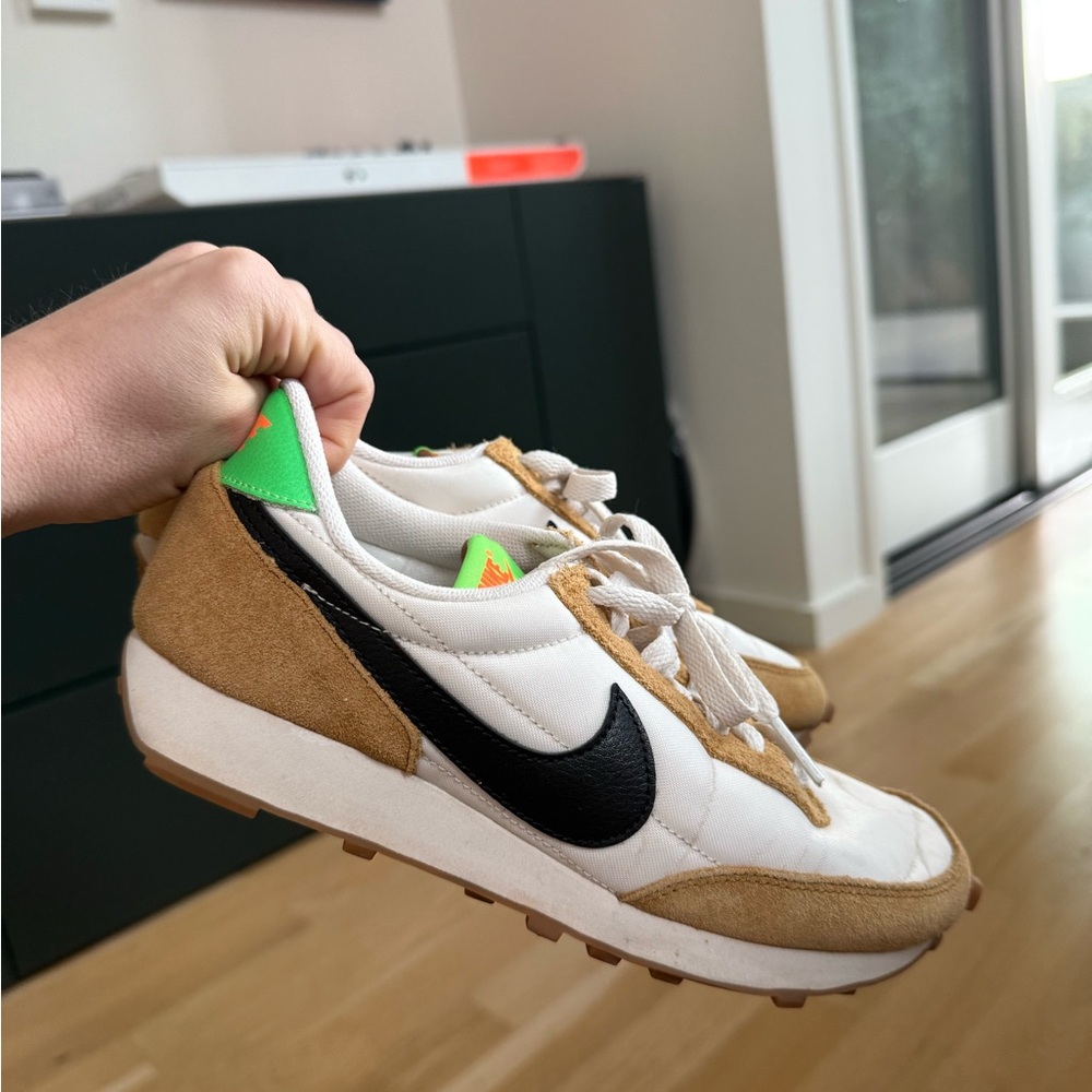 Nike Daybreak Women’s Size 6 “Wheat”